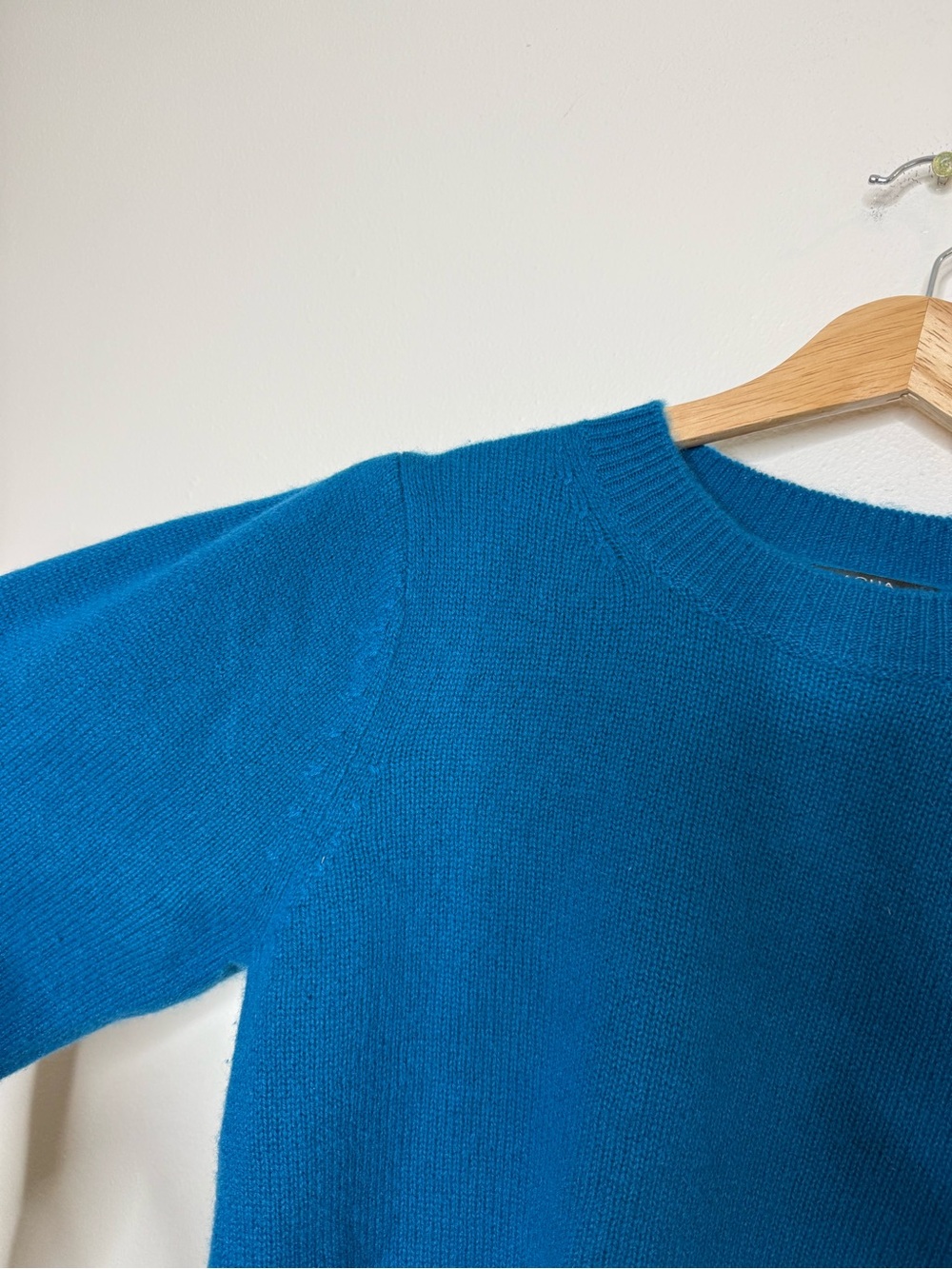 Aqua Cashmere 100% Cashmere Puff Shoulder Sleeve Crew Sweater in Aqua teal xs - Picture 6 of 6